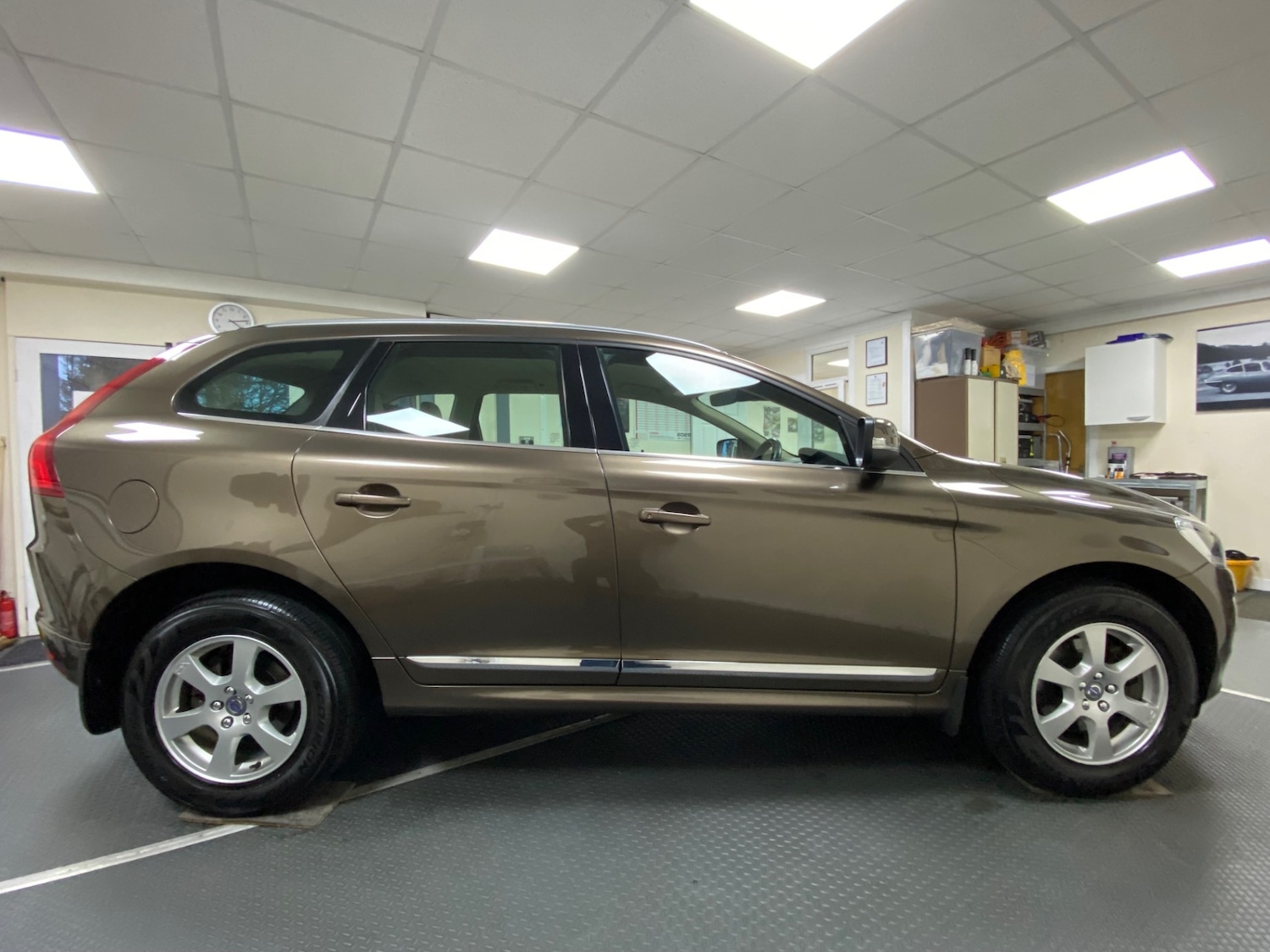 Used Volvo XC60 2015 for sale - 76557035: Photo 5