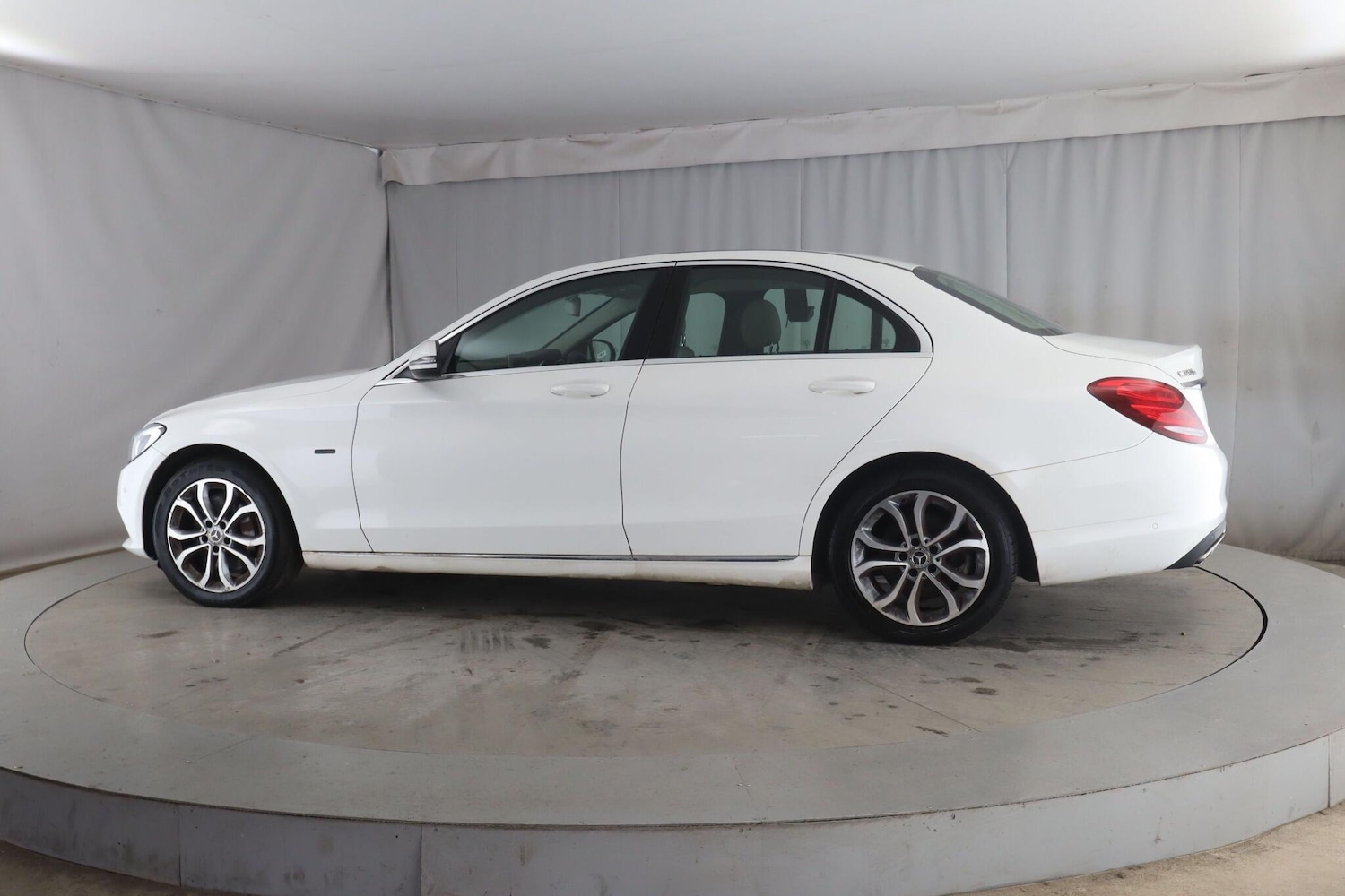 Used Mercedes-Benz C Class 2018 for sale - 76689400: Photo 4