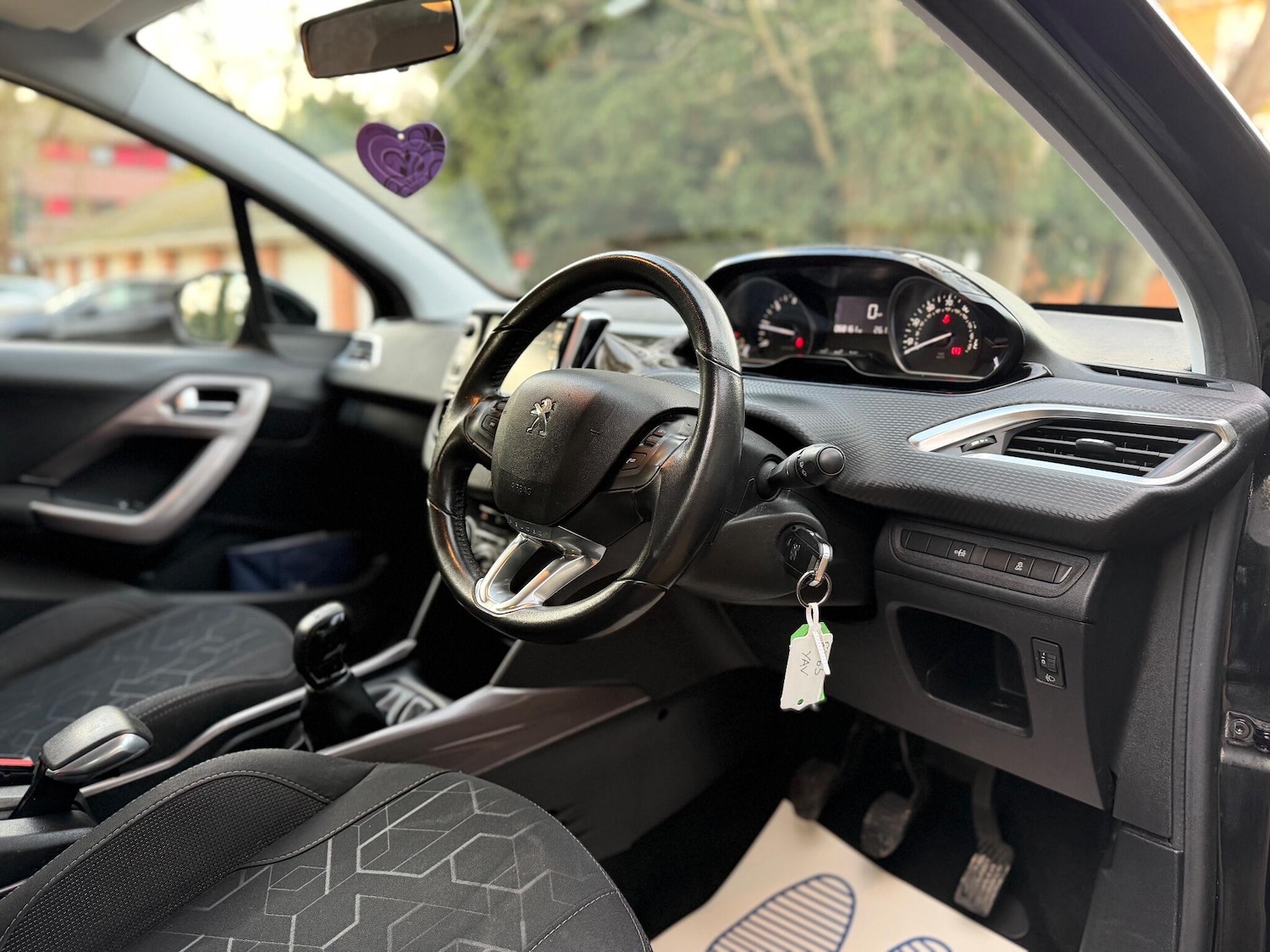 Used Peugeot 2008 2015 for sale - 76550803: Photo 10