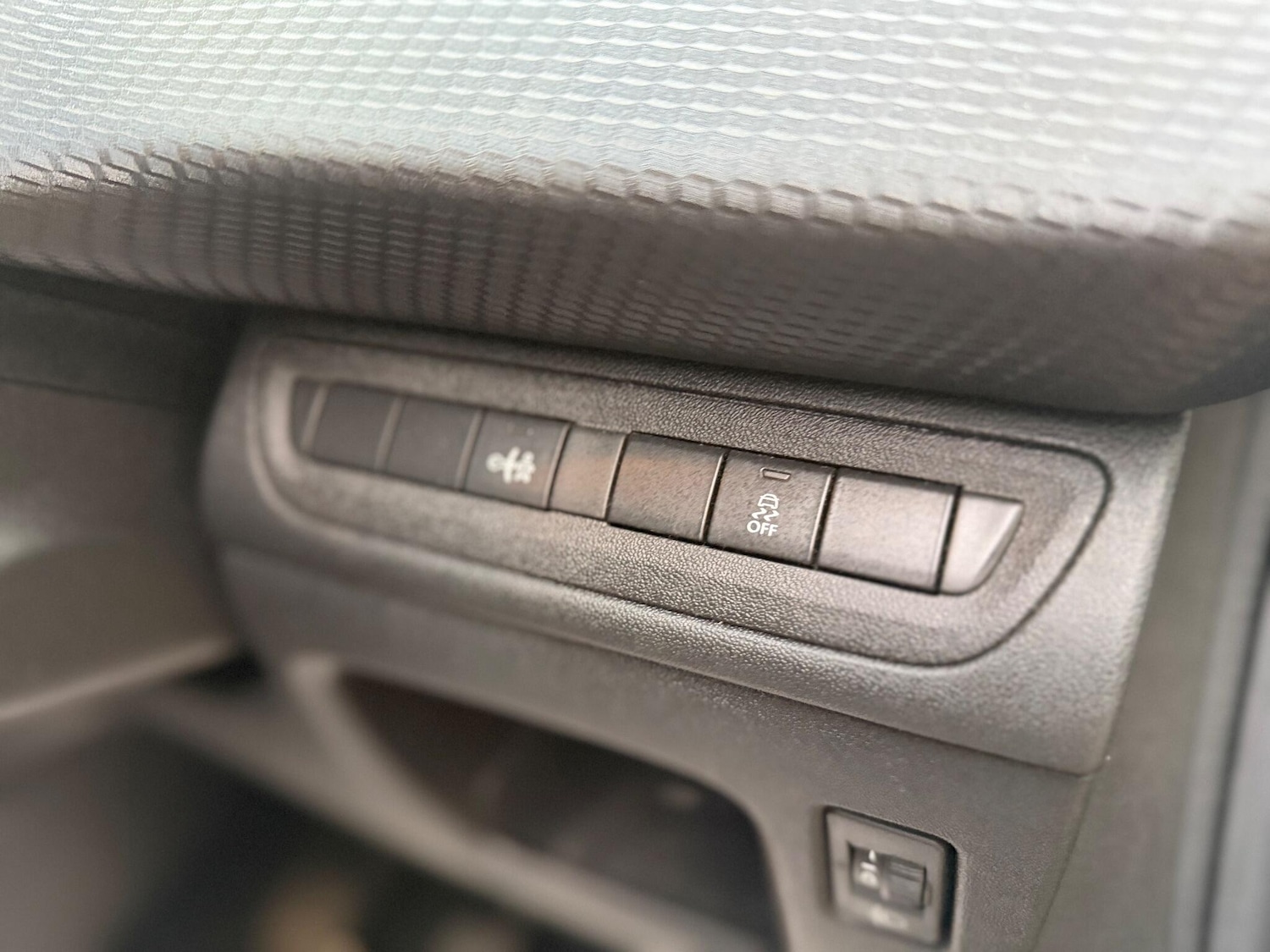 Used Peugeot 2008 2015 for sale - 76550803: Photo 17