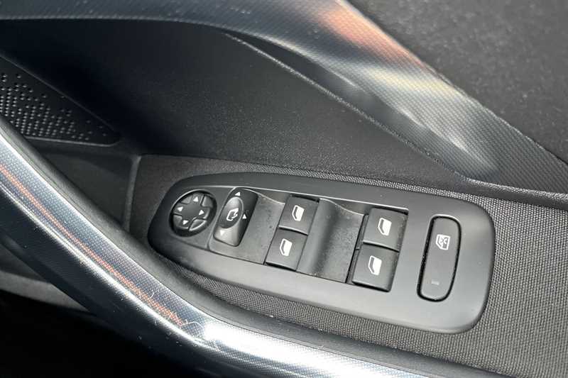 Used Peugeot 2008 2016 for sale - 76487652: Photo 16