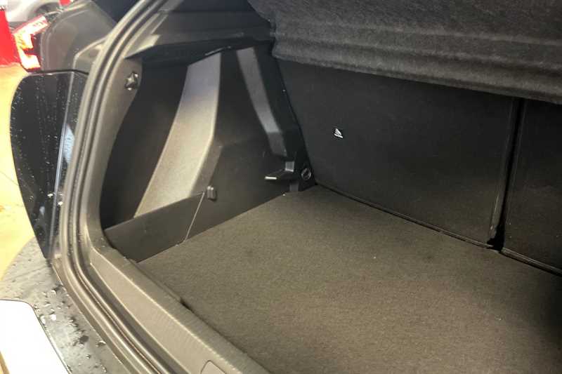 Used Peugeot 2008 2022 for sale - 76875295: Photo 41