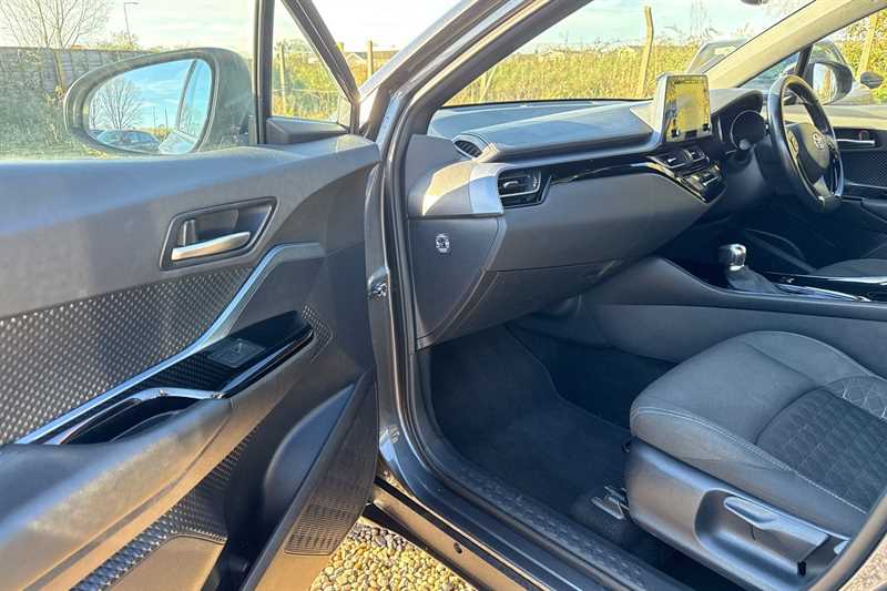 Used Toyota C-HR 2020 for sale - 78159082: Photo 31