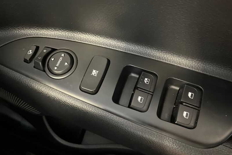 Used Kia Stonic 2023 for sale - 77146498: Photo 16