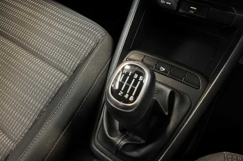 Used Kia Stonic 2023 for sale - 77146498: Photo 45