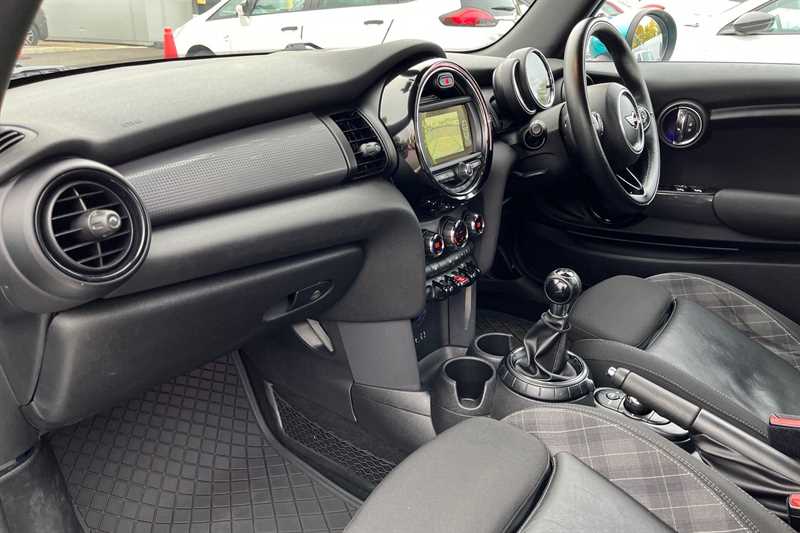 Used MINI Convertible 2017 for sale - 76204329: Photo 13