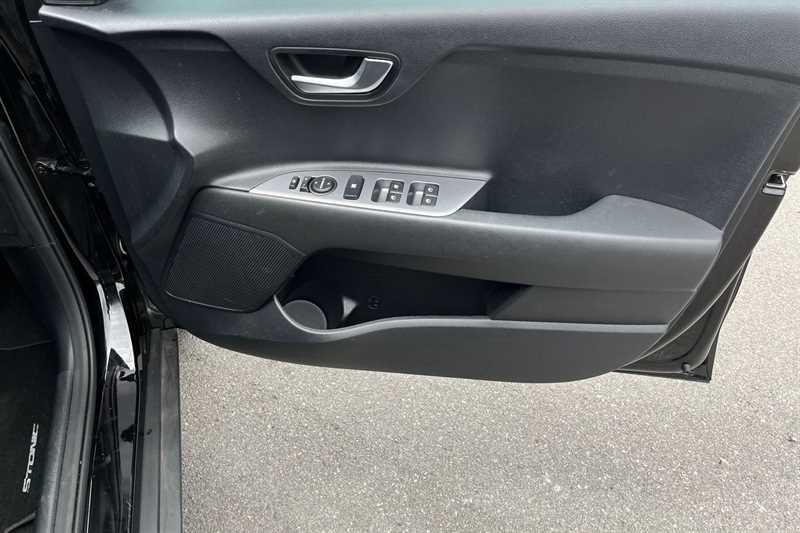 Used Kia Stonic 2022 for sale - 76459212: Photo 42