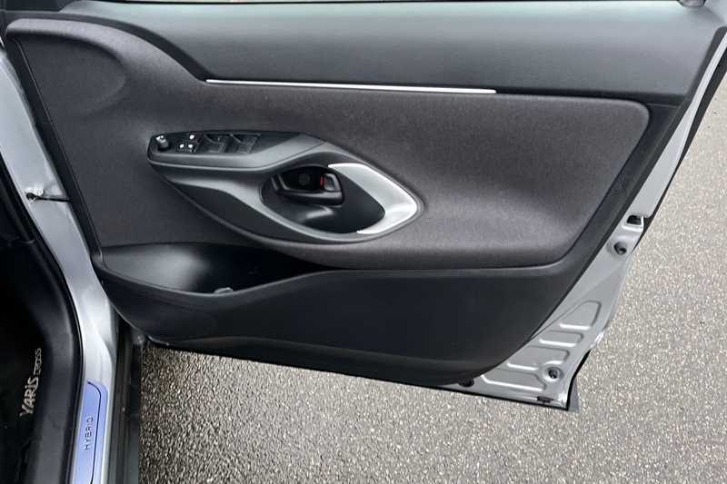 Used Toyota Yaris Cross 2024 for sale - 77513727: Photo 42