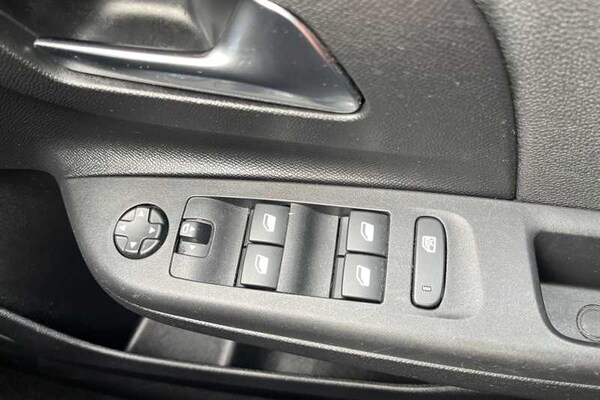 Used Vauxhall Corsa 2023 for sale - 76204203: Photo 16
