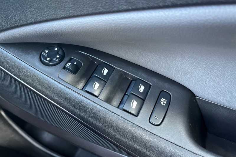 Used Vauxhall Crossland X 2019 for sale - 78059850: Photo 16