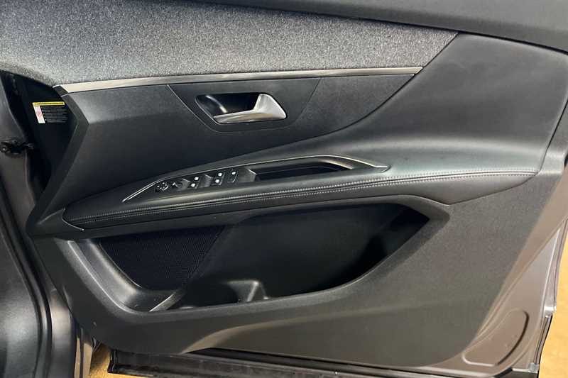 Used Peugeot 5008 2018 for sale - 77513102: Photo 43