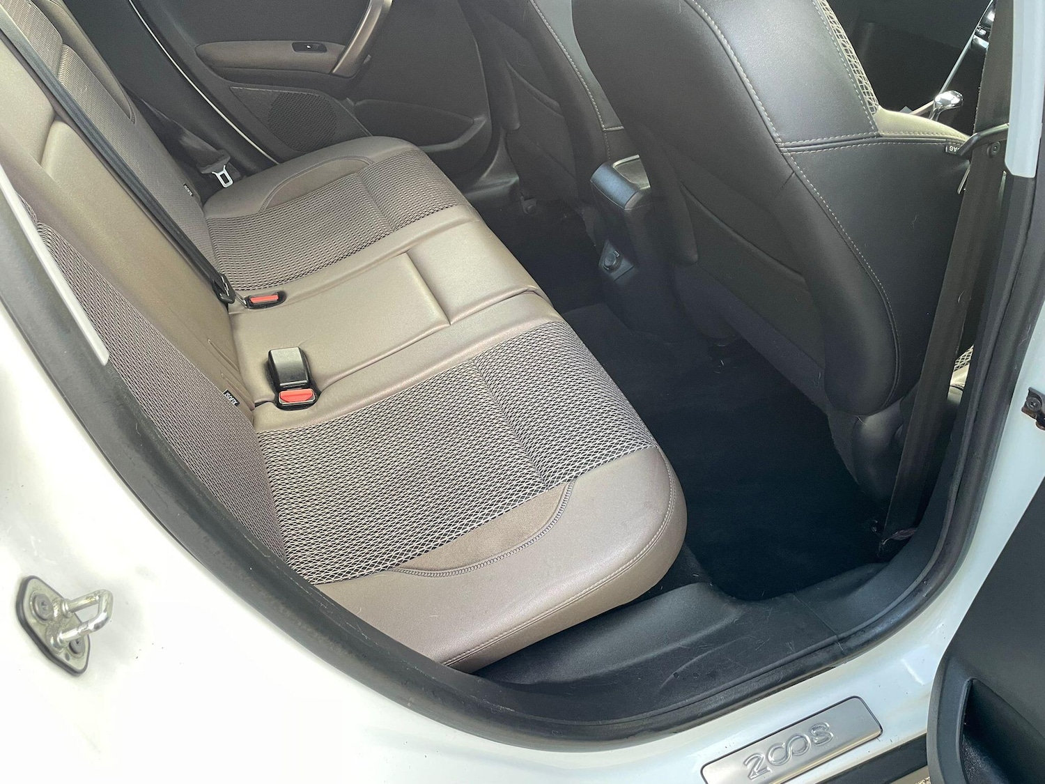 Used Peugeot 2008 2014 for sale - 77386330: Photo 15