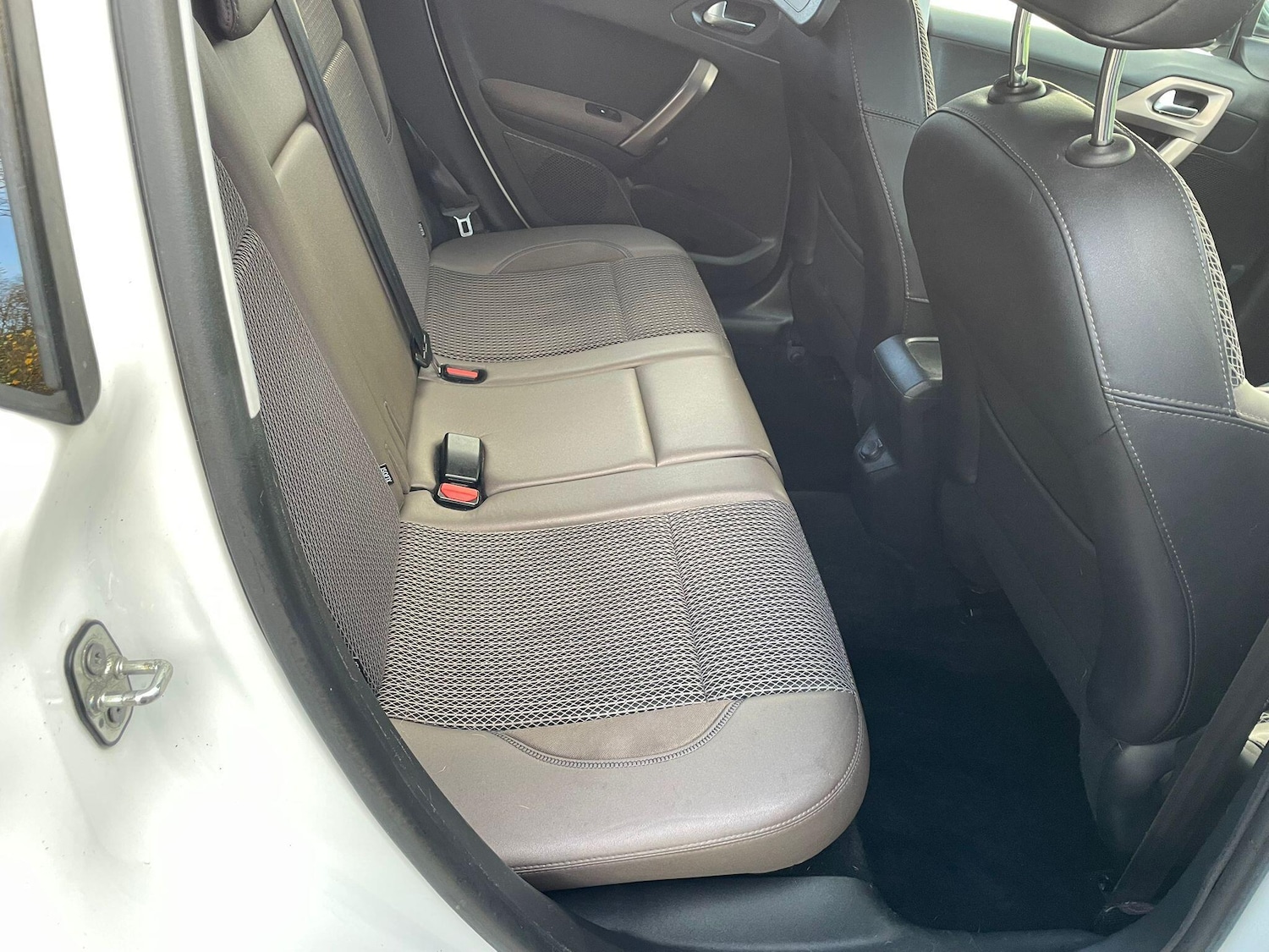 Used Peugeot 2008 2014 for sale - 77386330: Photo 16