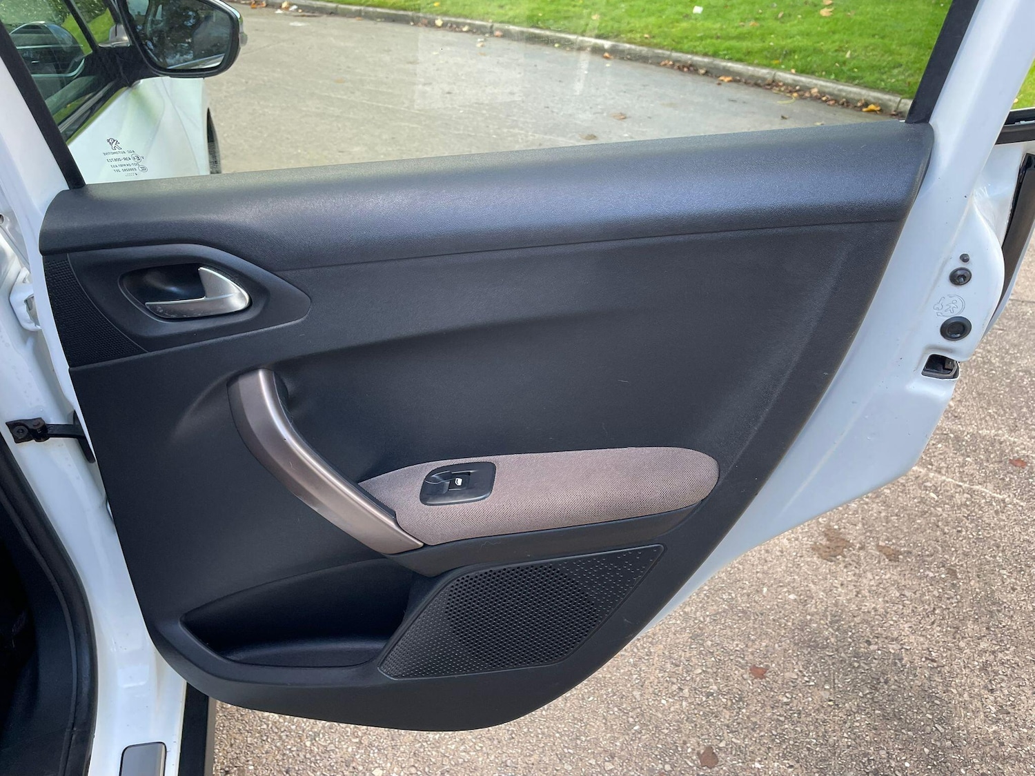 Used Peugeot 2008 2014 for sale - 77386330: Photo 25