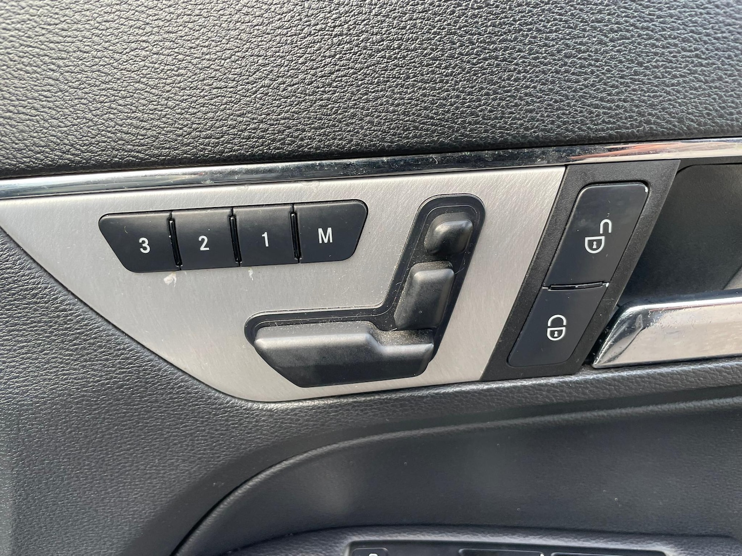 Used Mercedes-Benz E Class 2012 for sale - 77565069: Photo 19