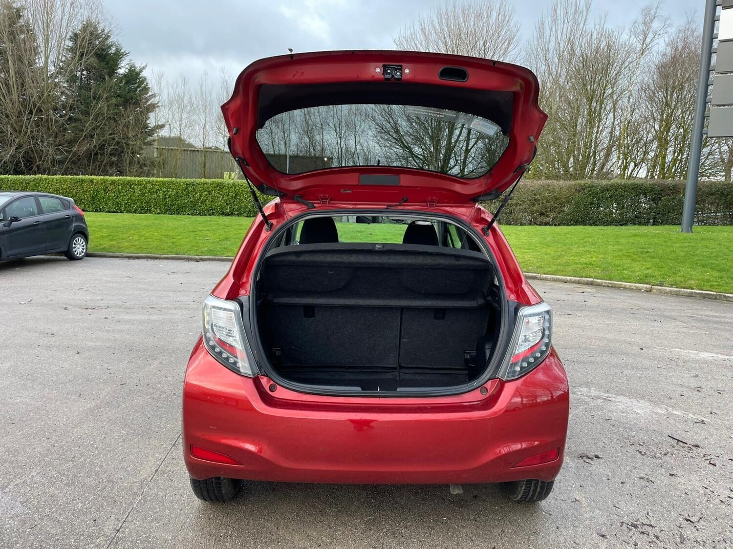 Used Toyota Yaris 2012 for sale - 77559123: Photo 41