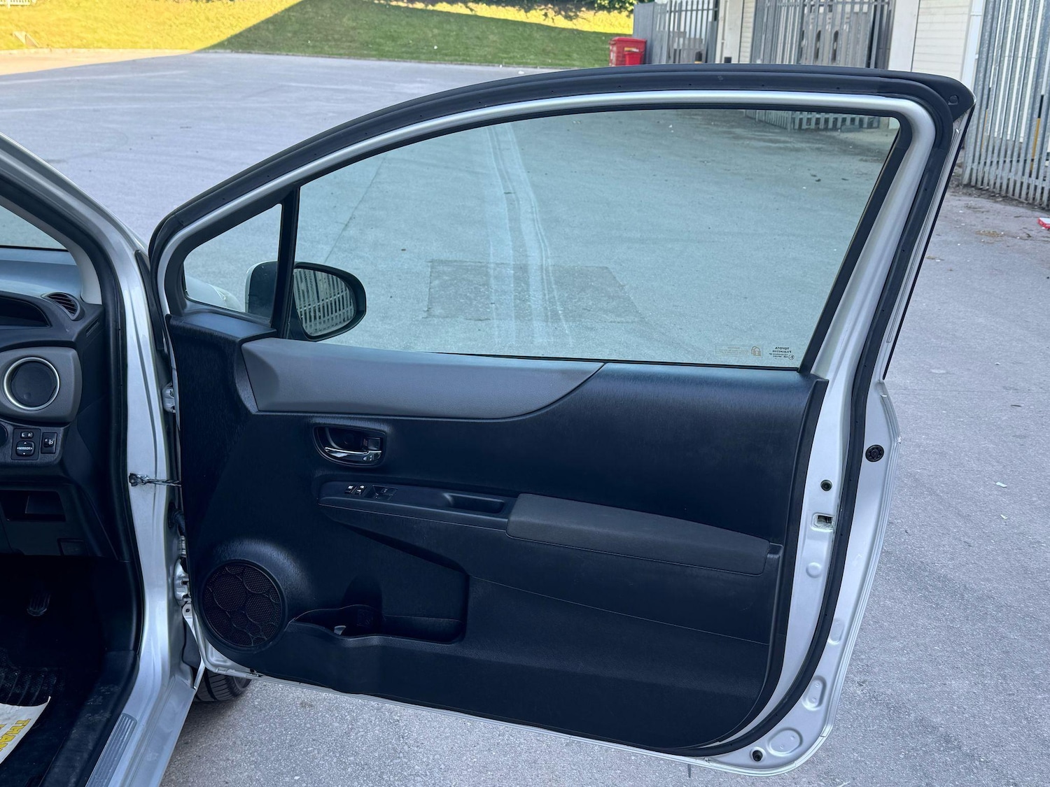 Used Toyota Yaris 2012 for sale - 77387608: Photo 19