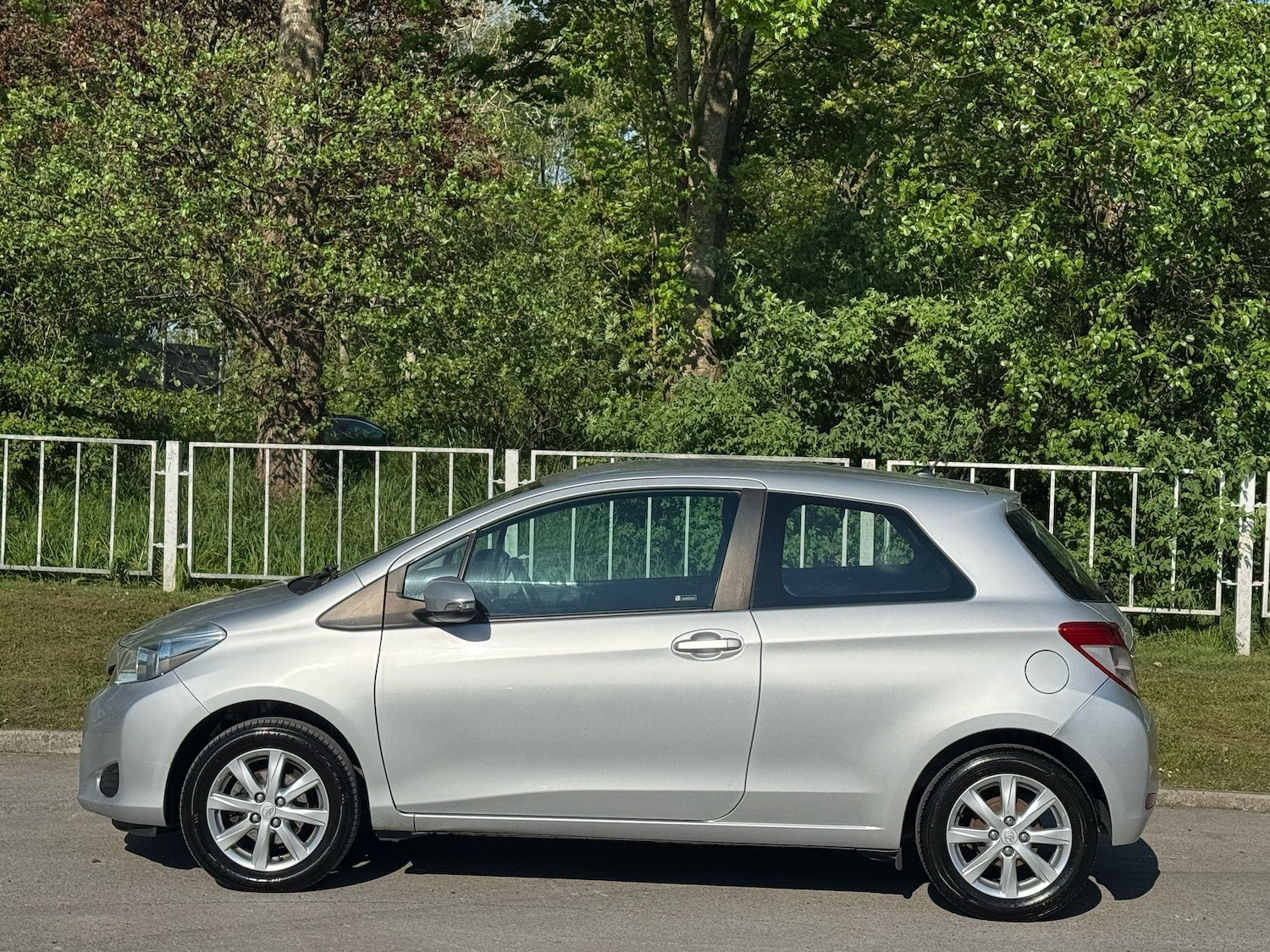 Used Toyota Yaris 2012 for sale - 77387608: Photo 3