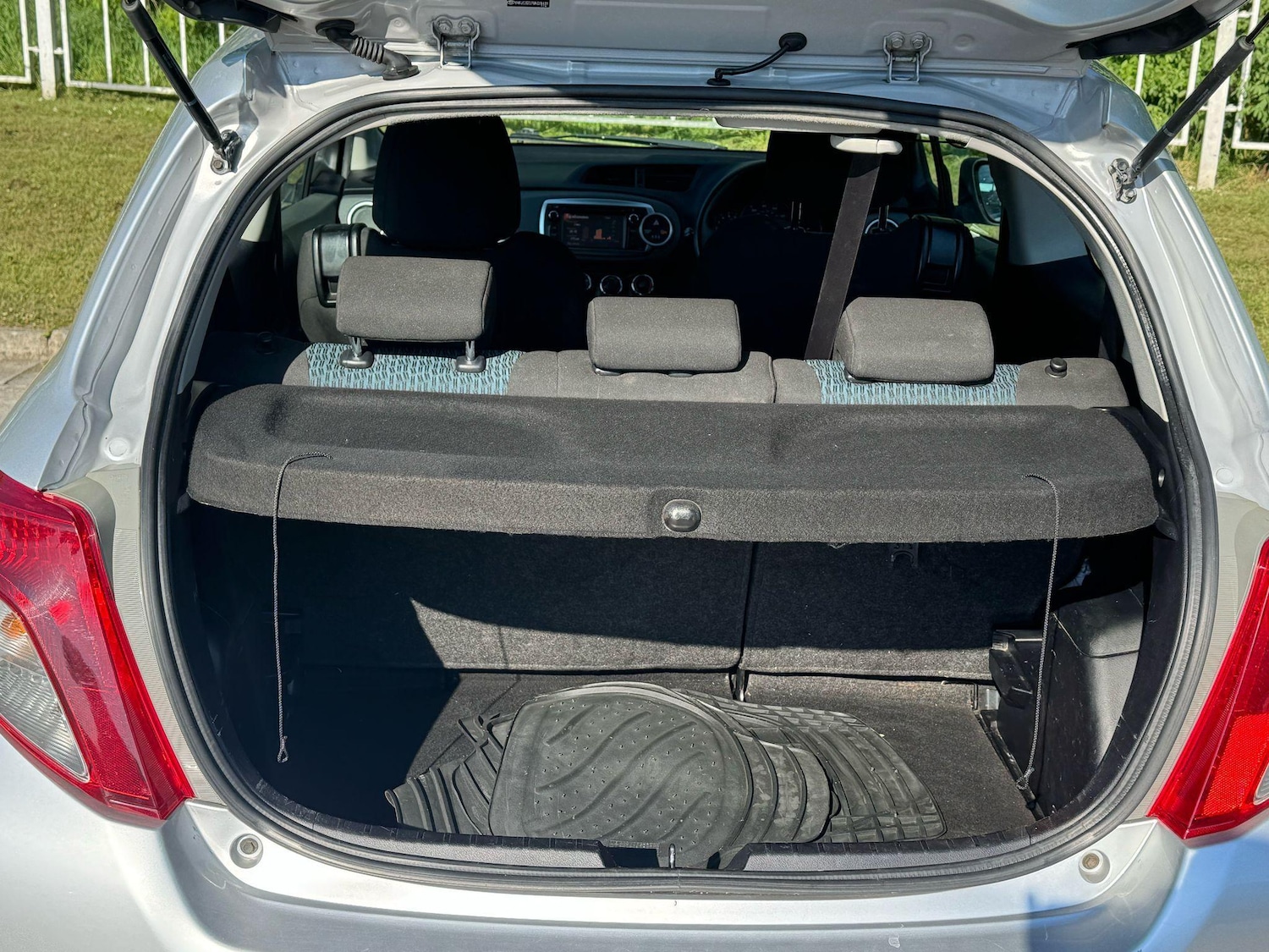 Used Toyota Yaris 2012 for sale - 77387608: Photo 42