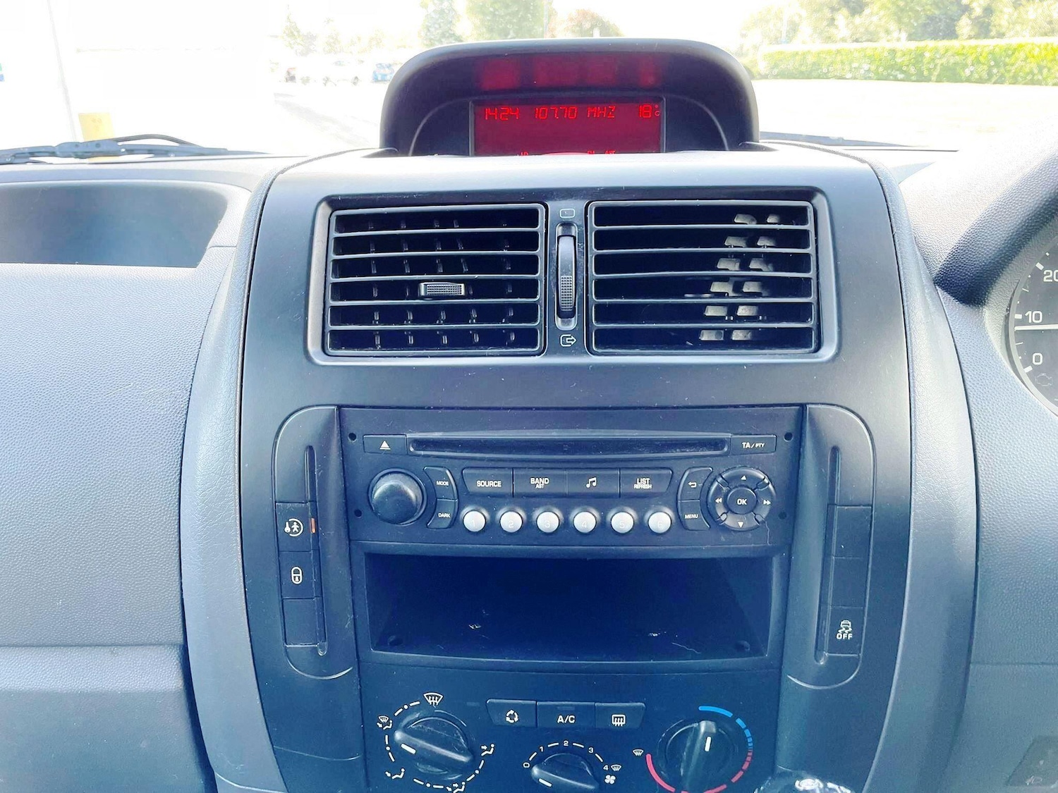 Used Peugeot Expert Tepee 2014 for sale - 77386778: Photo 39