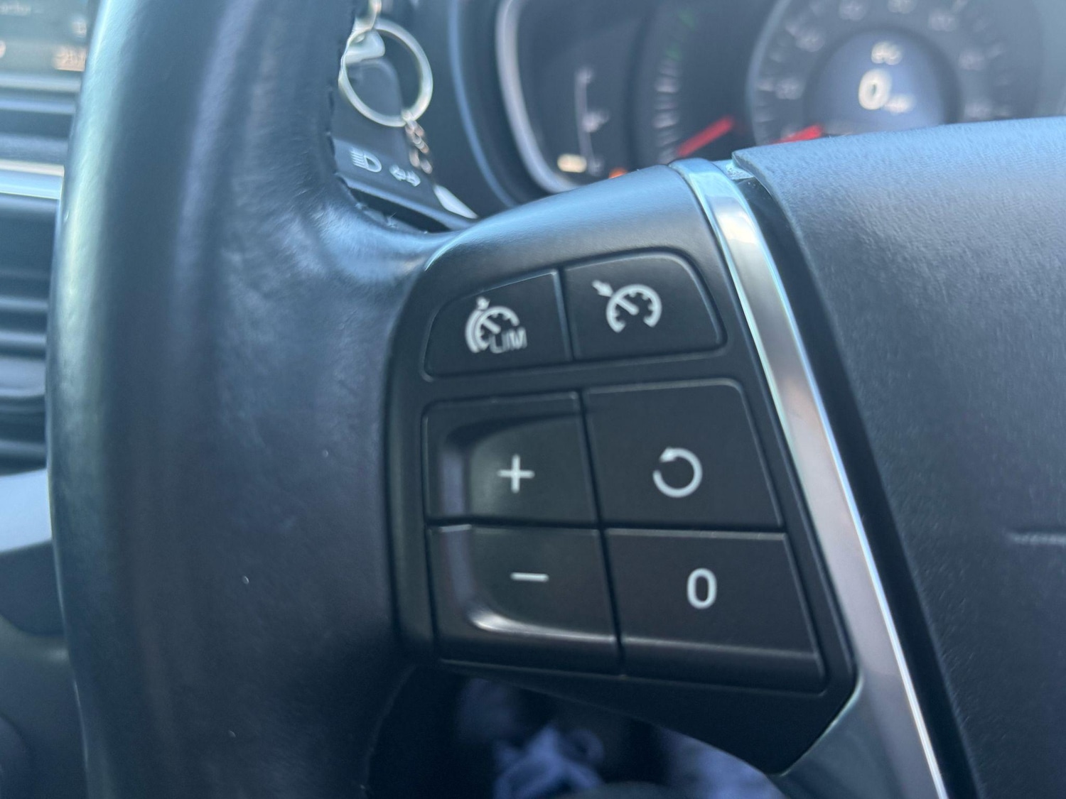 Used Volvo V40 2014 for sale - 77387596: Photo 25