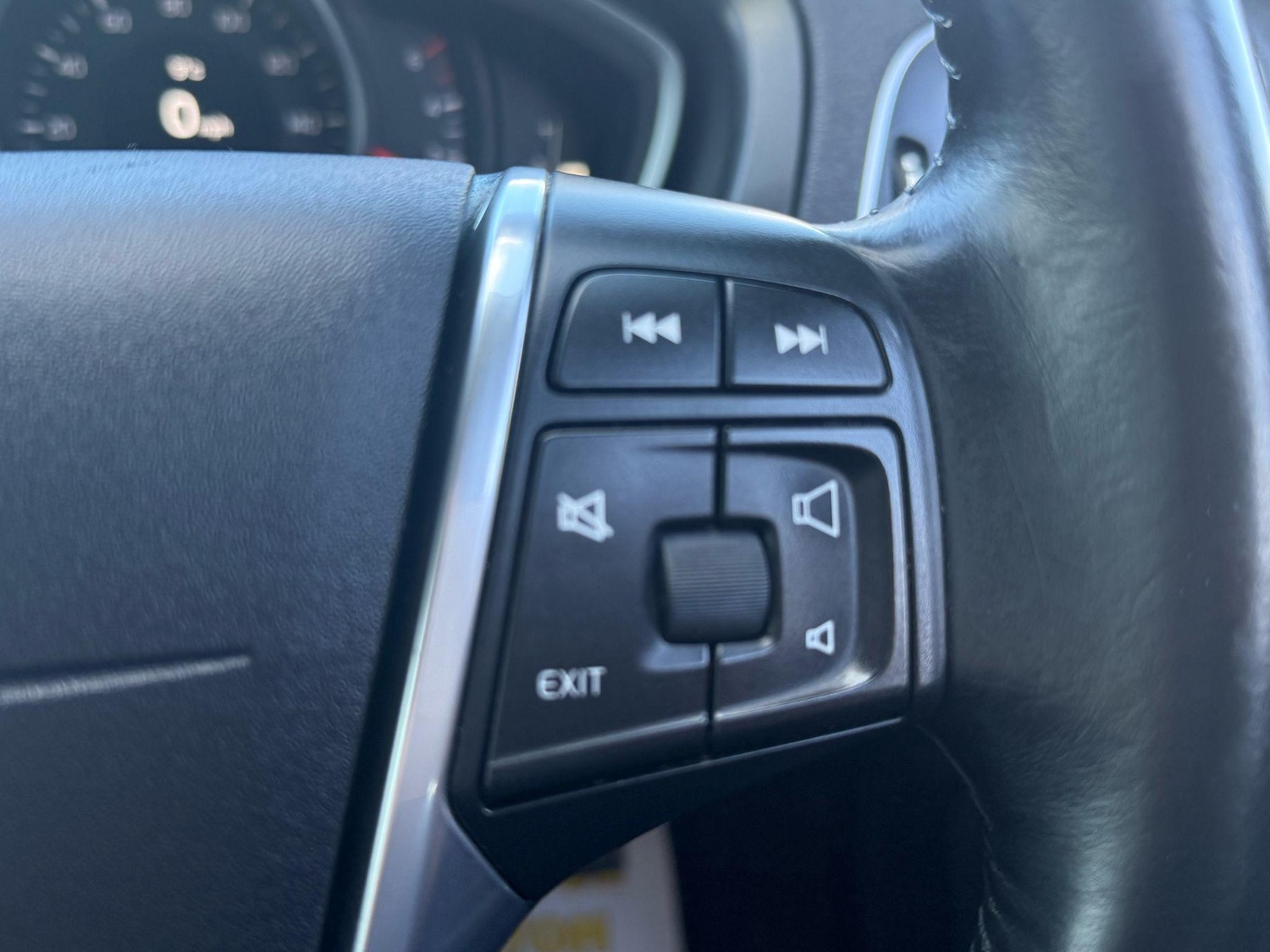 Used Volvo V40 2014 for sale - 77387596: Photo 26