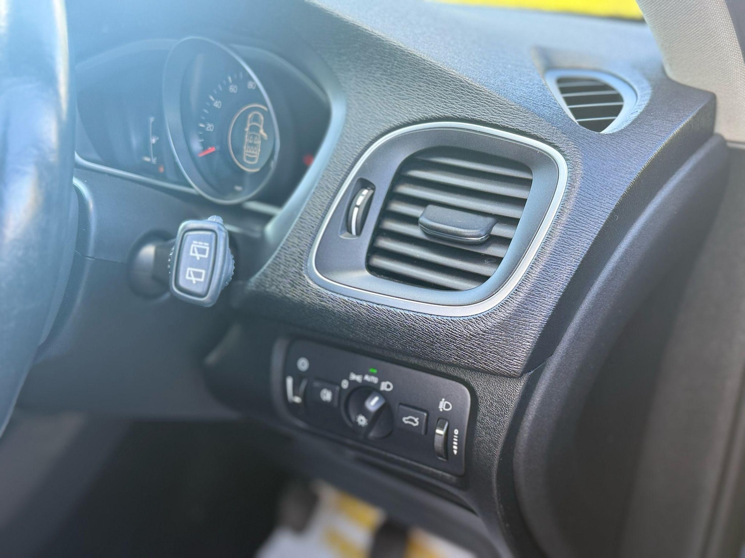 Used Volvo V40 2014 for sale - 77387596: Photo 28