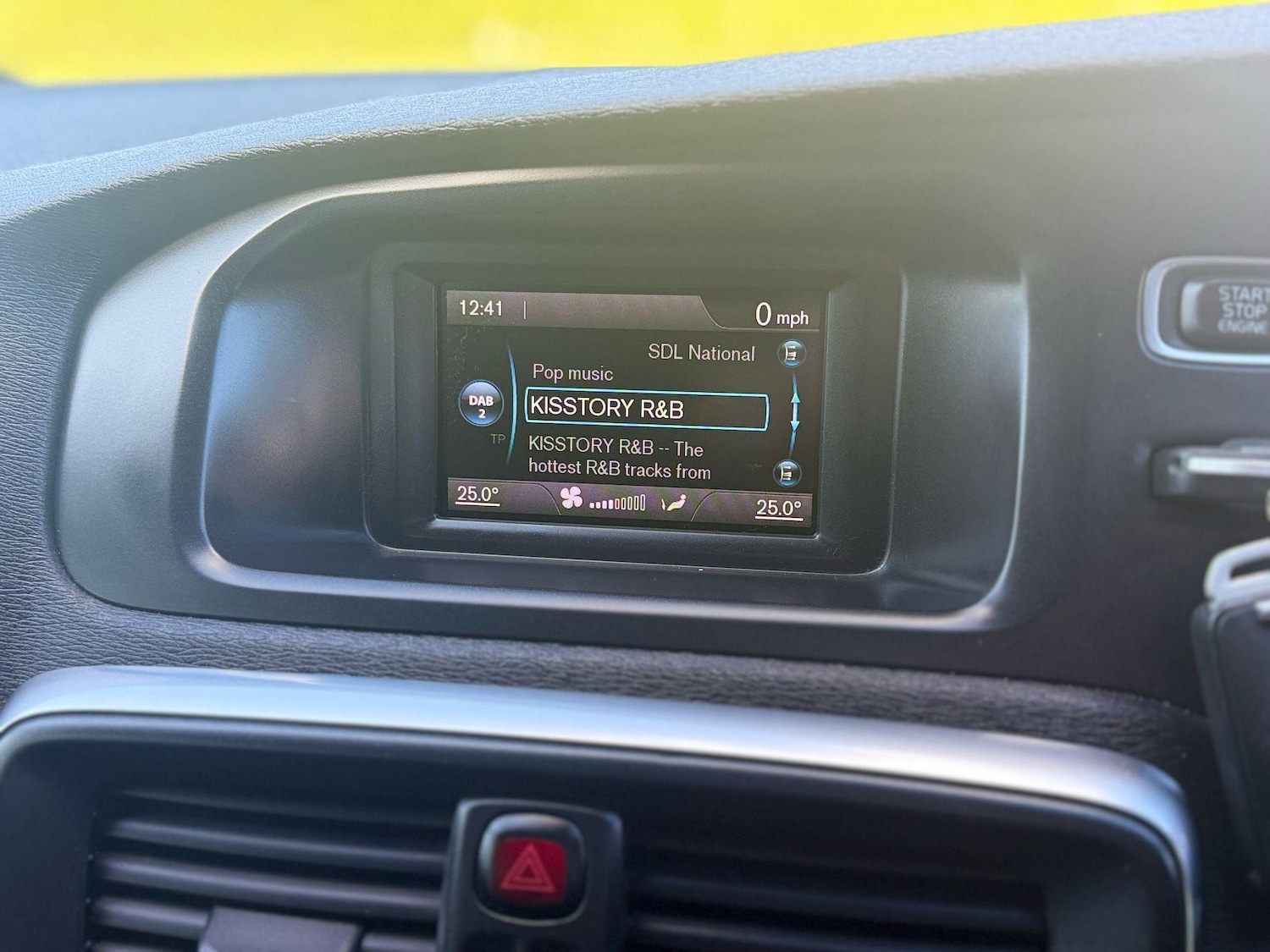 Used Volvo V40 2014 for sale - 77387596: Photo 35