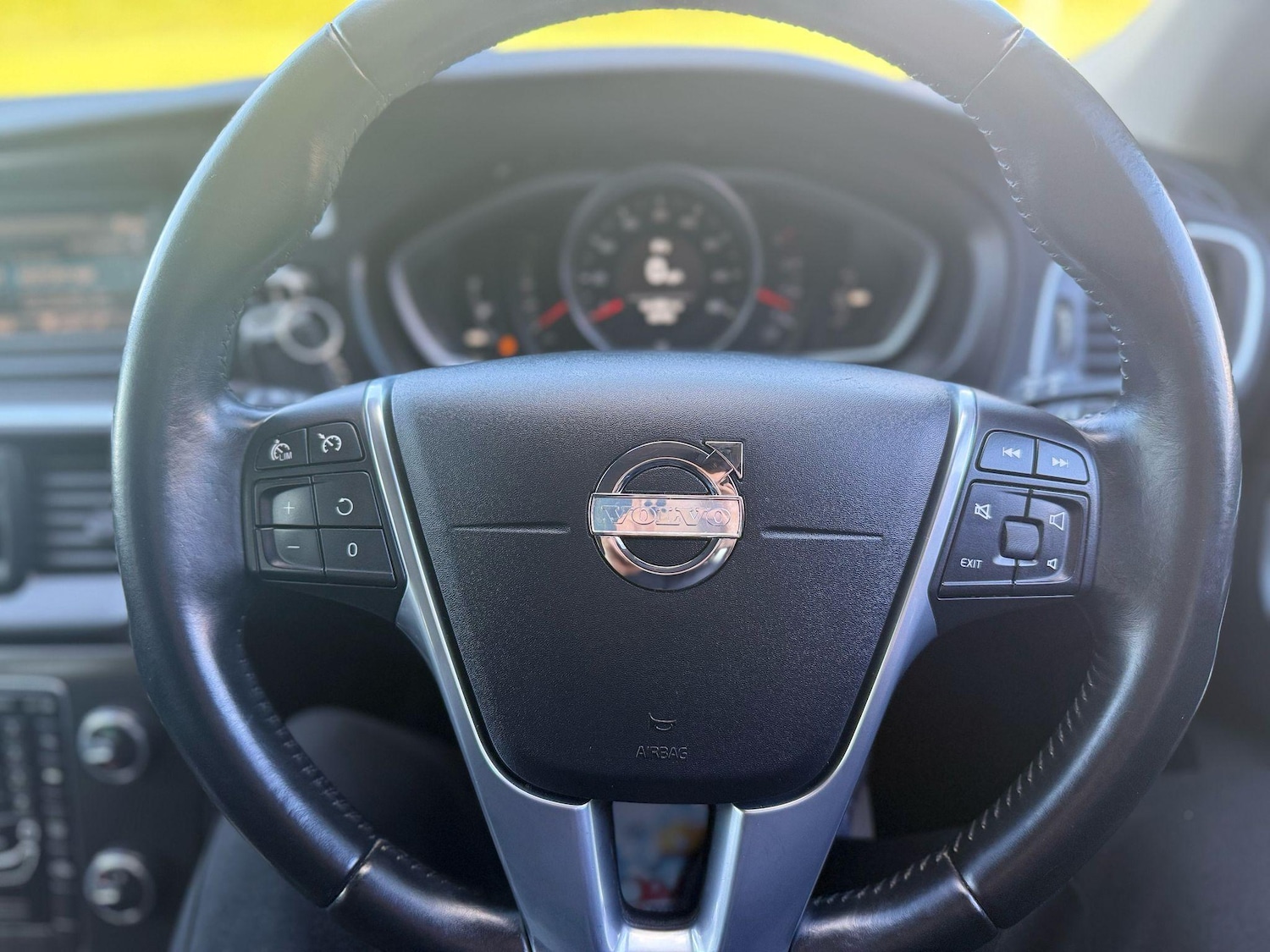 Used Volvo V40 2014 for sale - 77387596: Photo 40