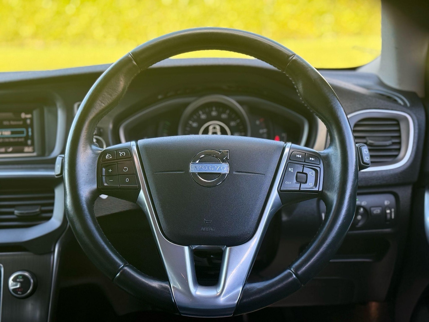 Used Volvo V40 2014 for sale - 77387596: Photo 41