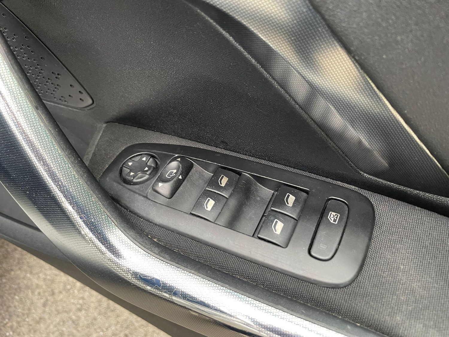 Used Peugeot 2008 2015 for sale - 77386893: Photo 21