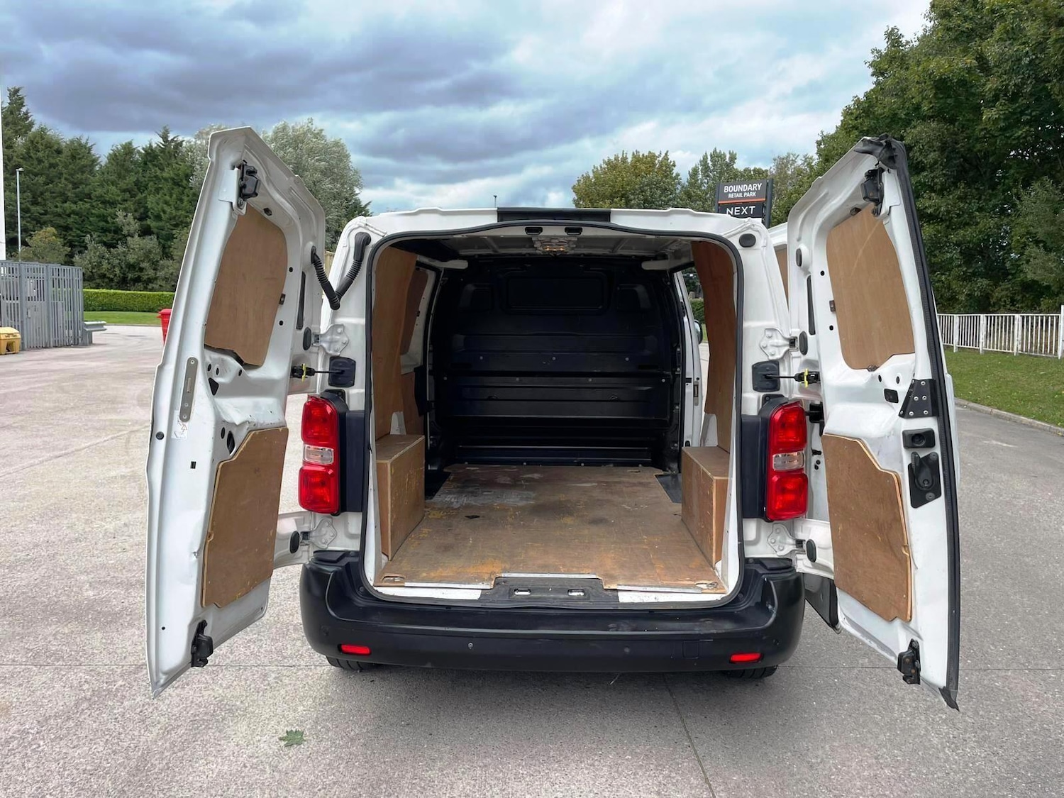 Used Peugeot Expert 2018 for sale - 77386505: Photo 24