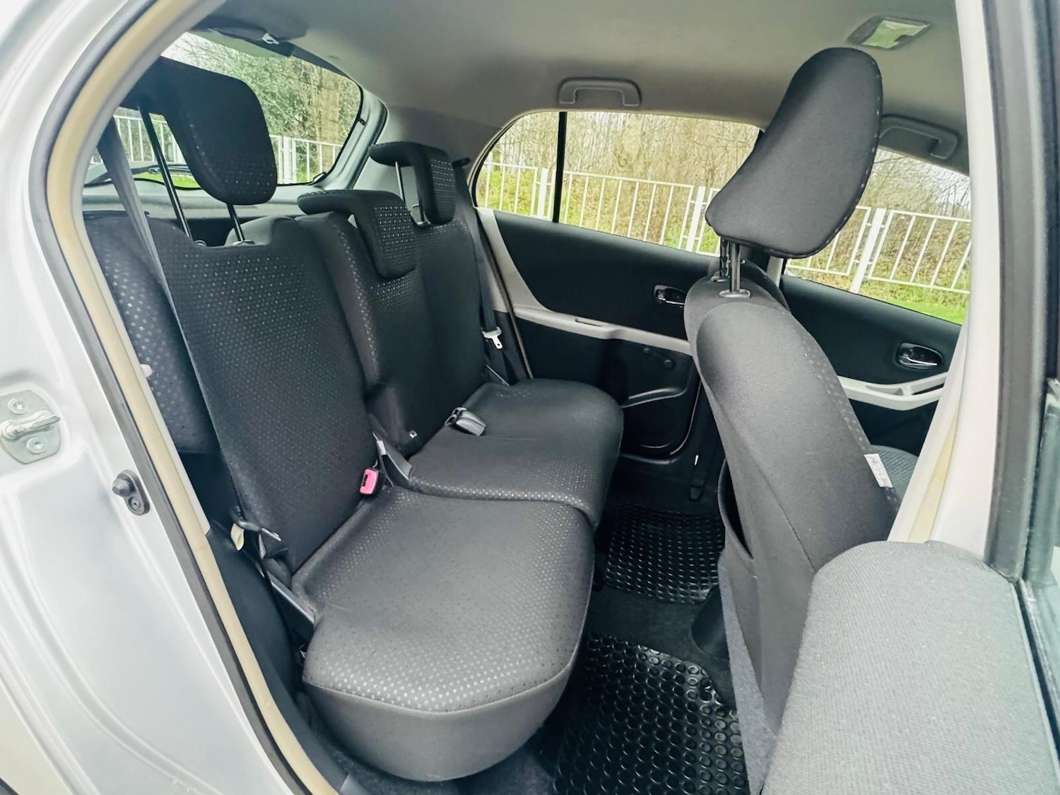 Used Toyota Yaris 2011 for sale - 77647202: Photo 32