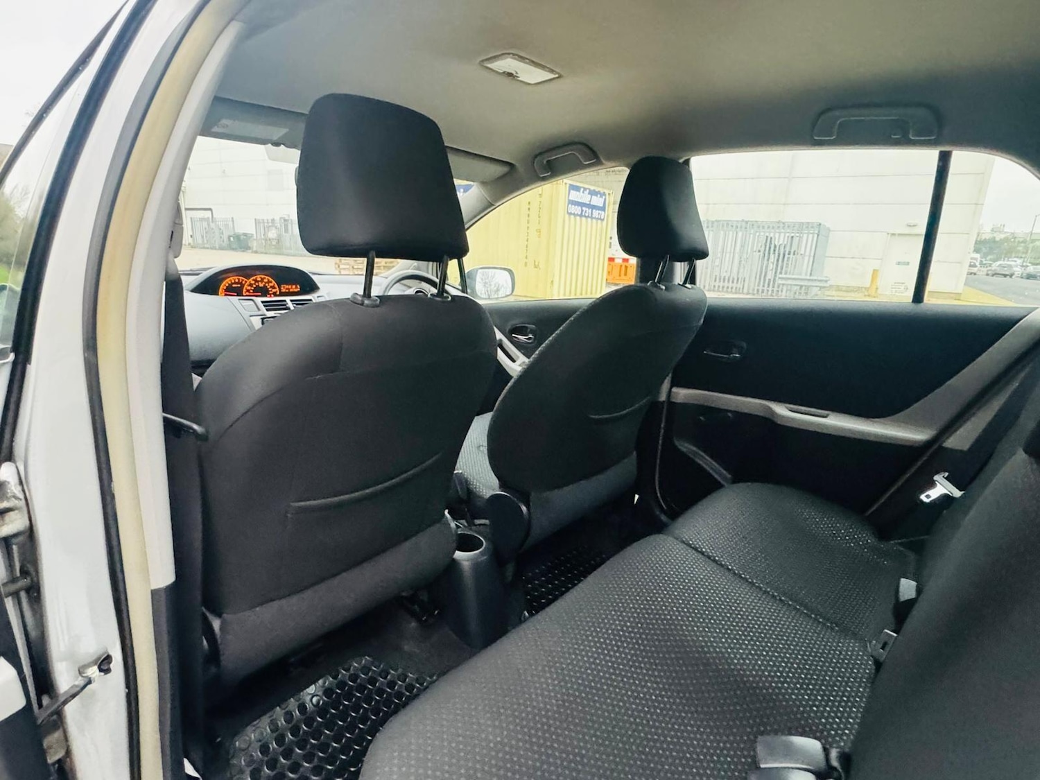 Used Toyota Yaris 2011 for sale - 77647202: Photo 33