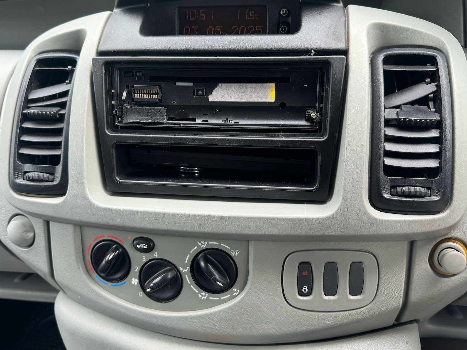 Used Vauxhall Vivaro 2006 for sale - 77387615: Photo 34