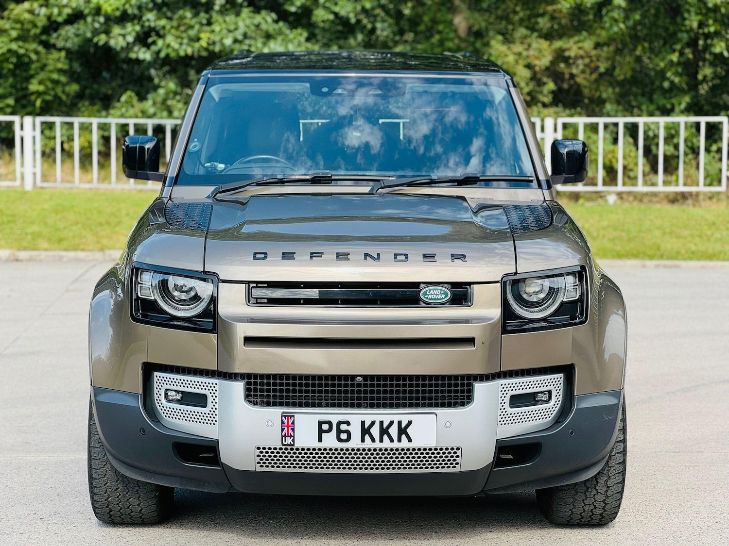 Used Land Rover Defender 110 for sale - 77386691: Photo 2