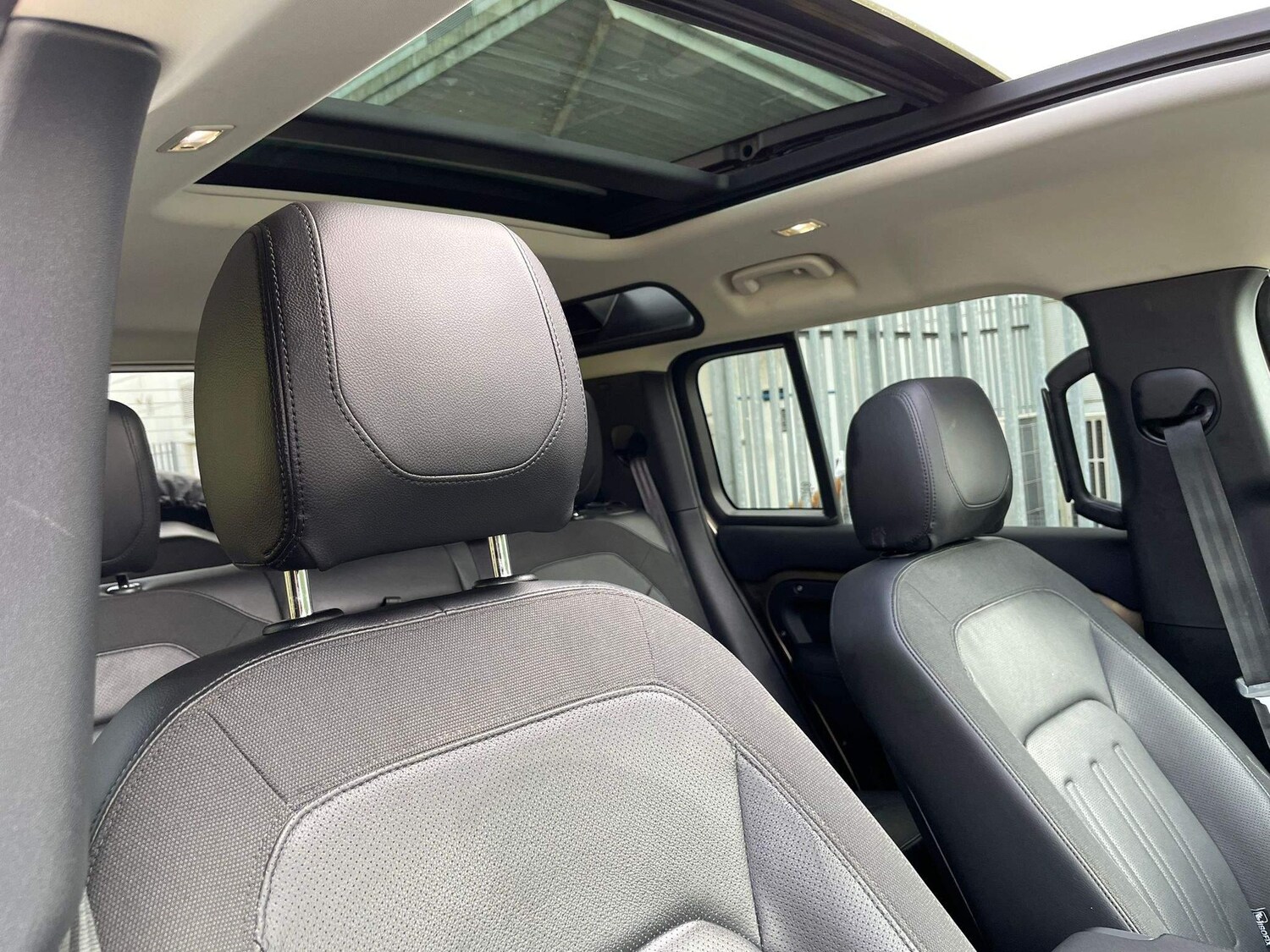 Used Land Rover Defender 110 for sale - 77386691: Photo 36