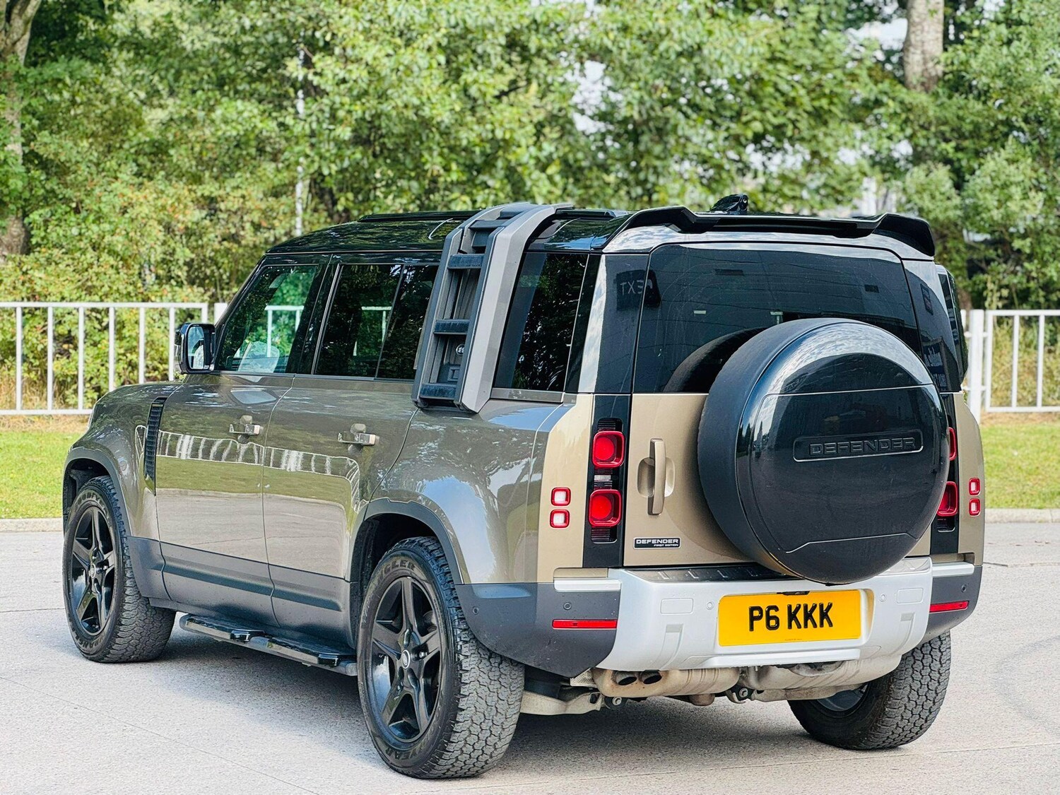 Used Land Rover Defender 110 for sale - 77386691: Photo 6