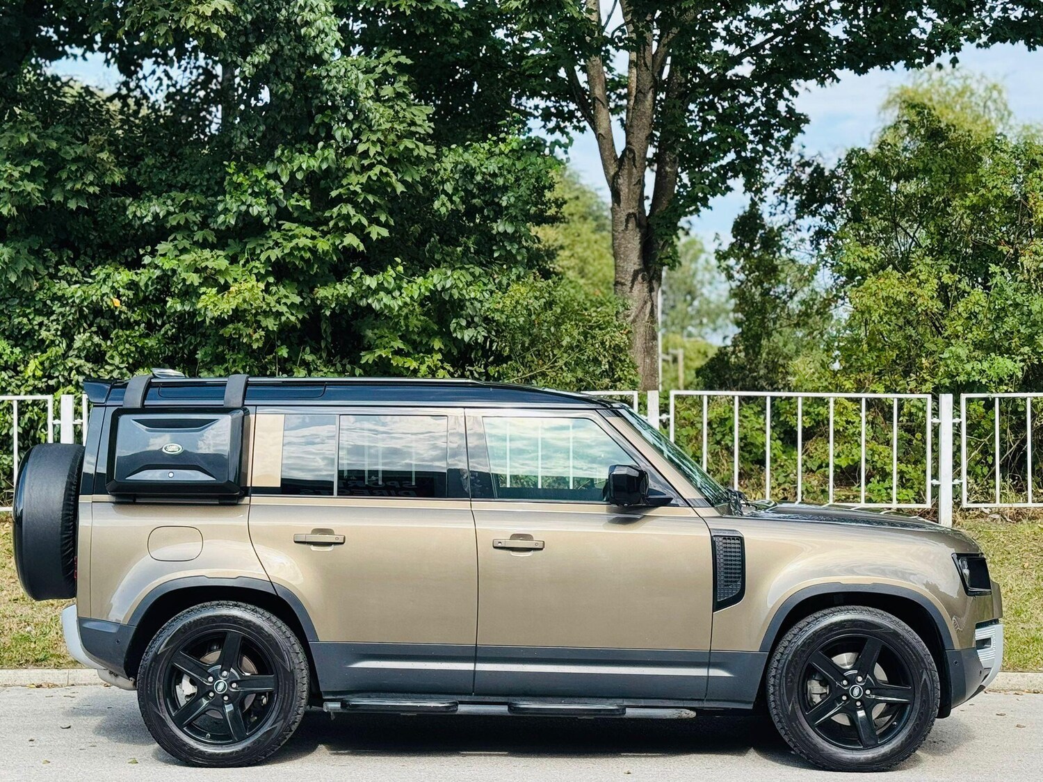 Used Land Rover Defender 110 for sale - 77386691: Photo 9