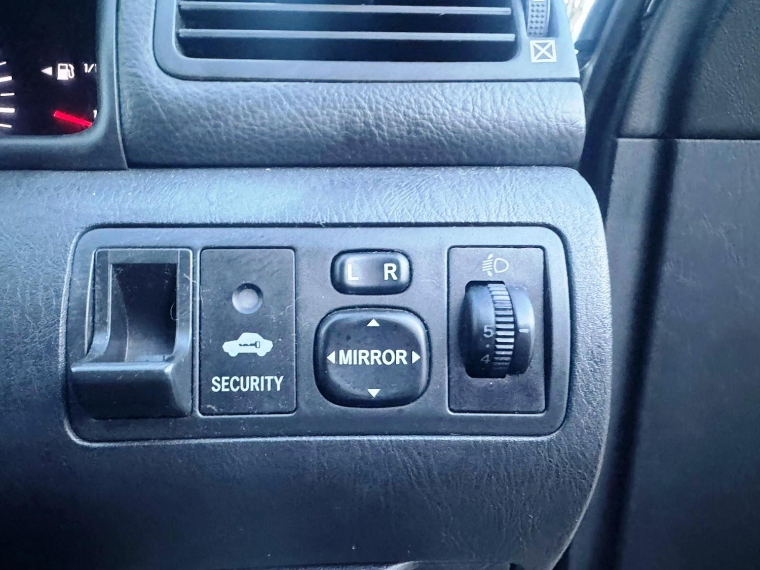 Used Toyota Corolla 2005 for sale - 77386436: Photo 45