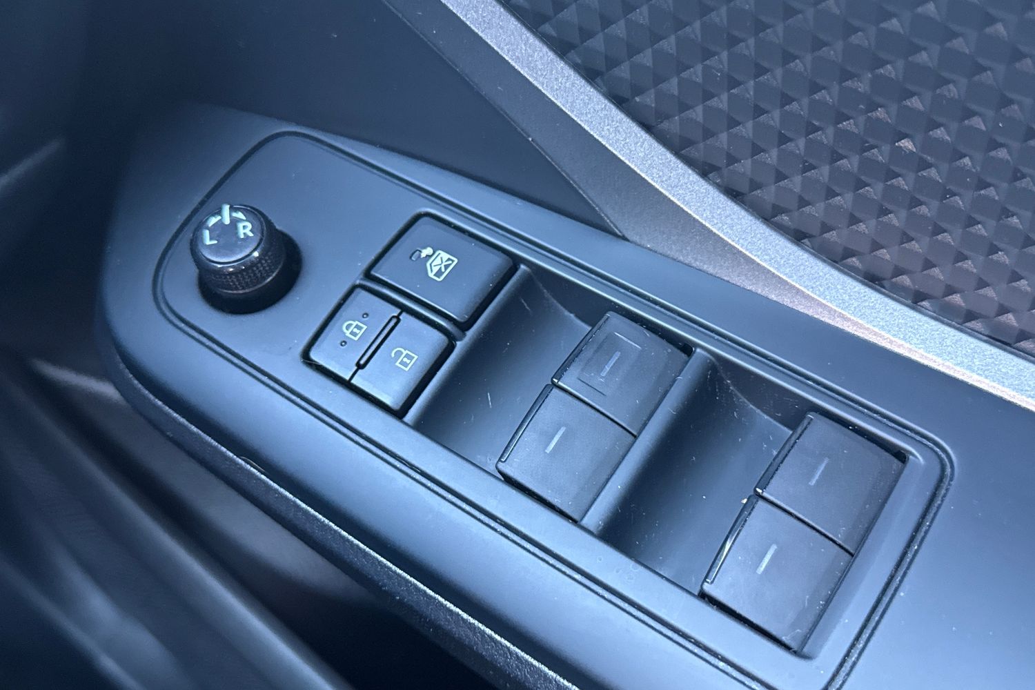 Used Toyota C-HR 2023 for sale - 77758380: Photo 33