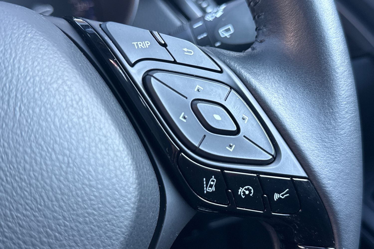 Used Toyota C-HR 2023 for sale - 77758380: Photo 34