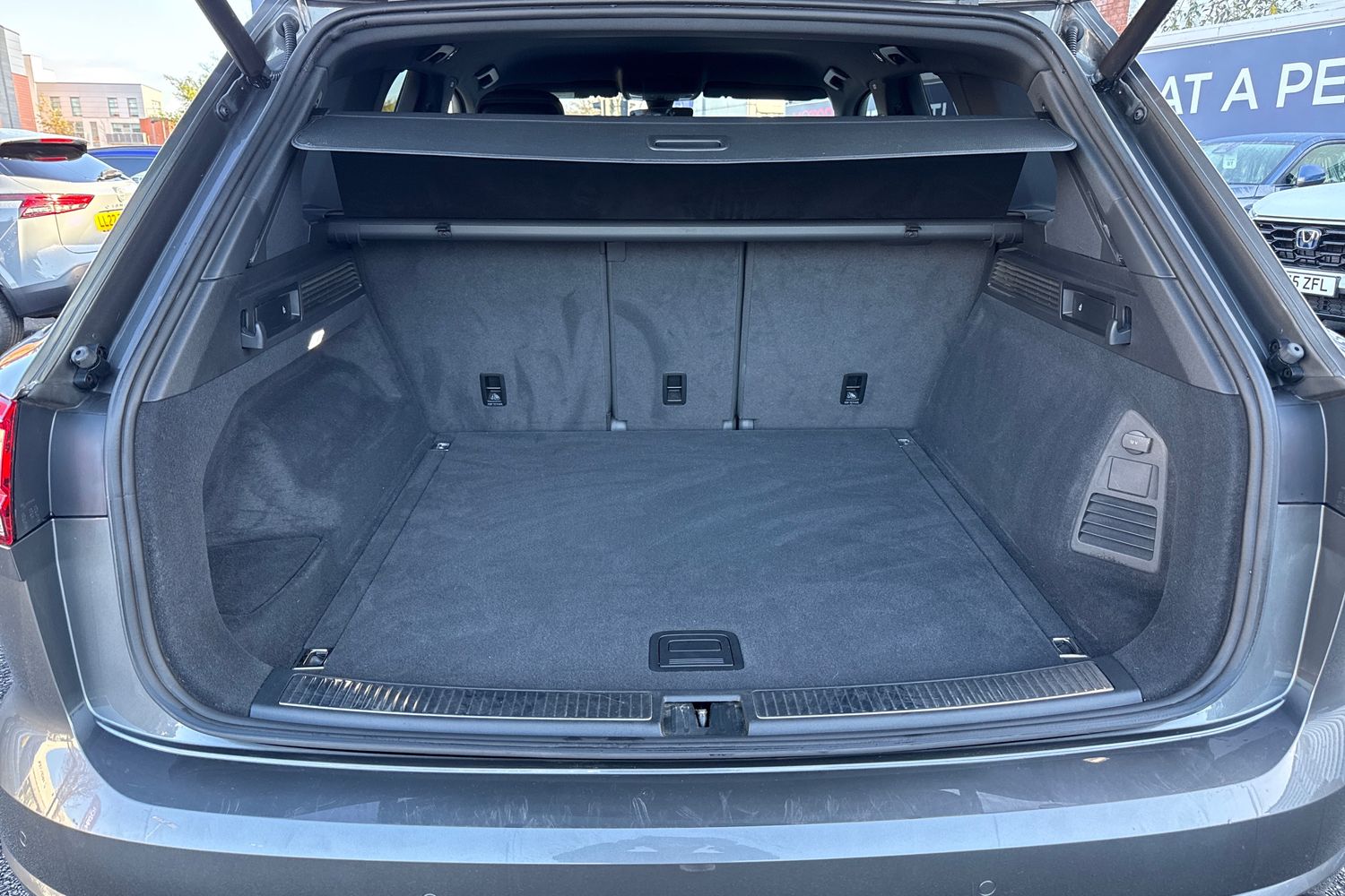 Used Volkswagen Touareg 2019 for sale - 76569624: Photo 7