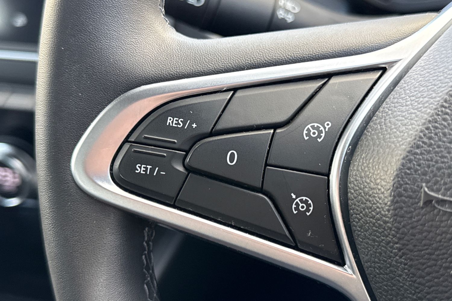 Used Renault Clio 2021 for sale - 76401700: Photo 37