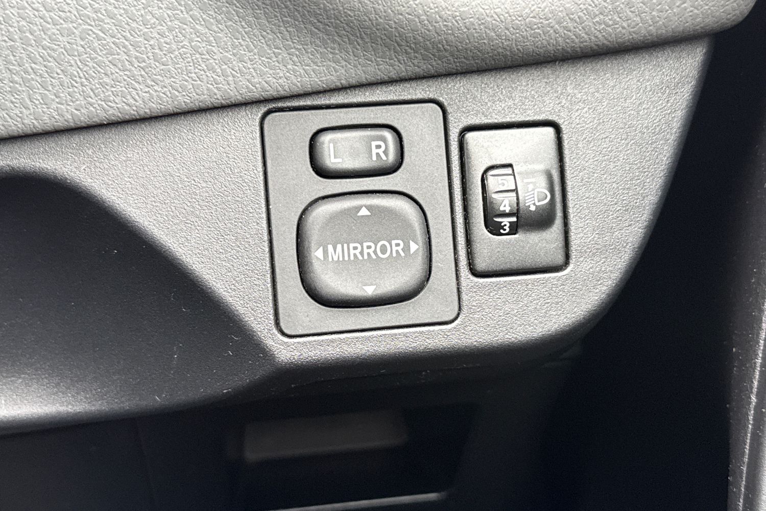 Used Toyota Yaris 2016 for sale - 77996546: Photo 33