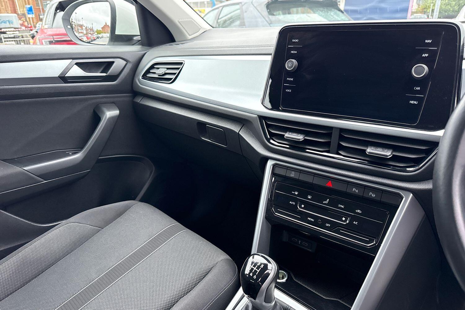 Used Volkswagen T-Roc 2022 for sale - 76782973: Photo 14