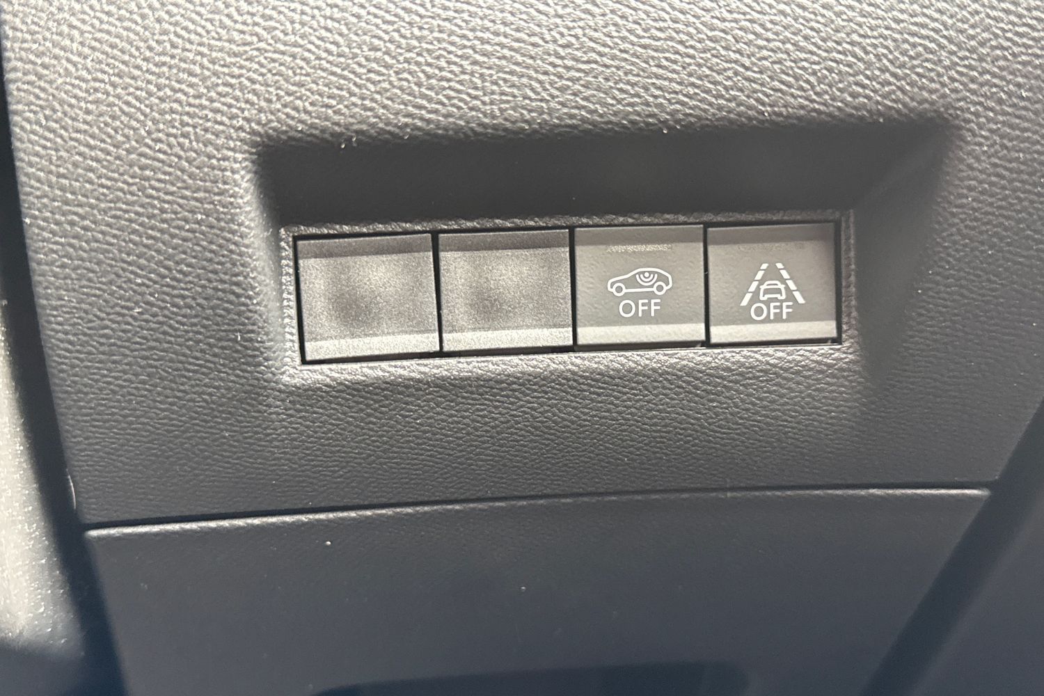 Used Peugeot E-2008 2023 for sale - 78084228: Photo 42