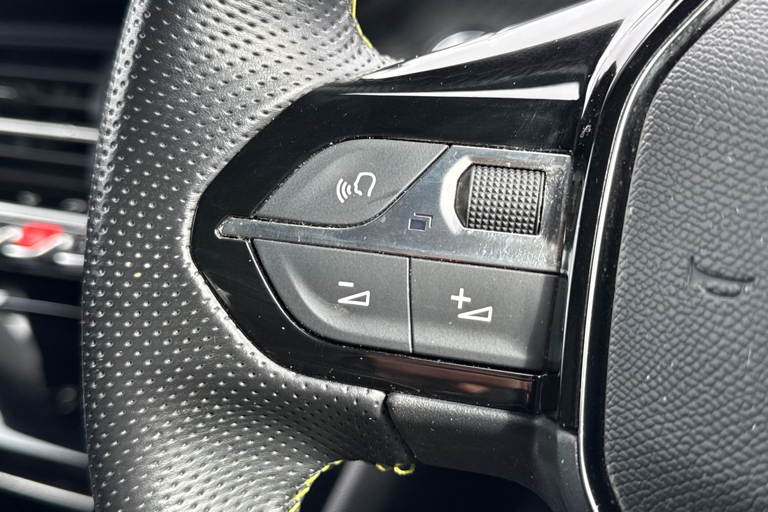 Used Peugeot E-2008 2023 for sale - 78084228: Photo 45