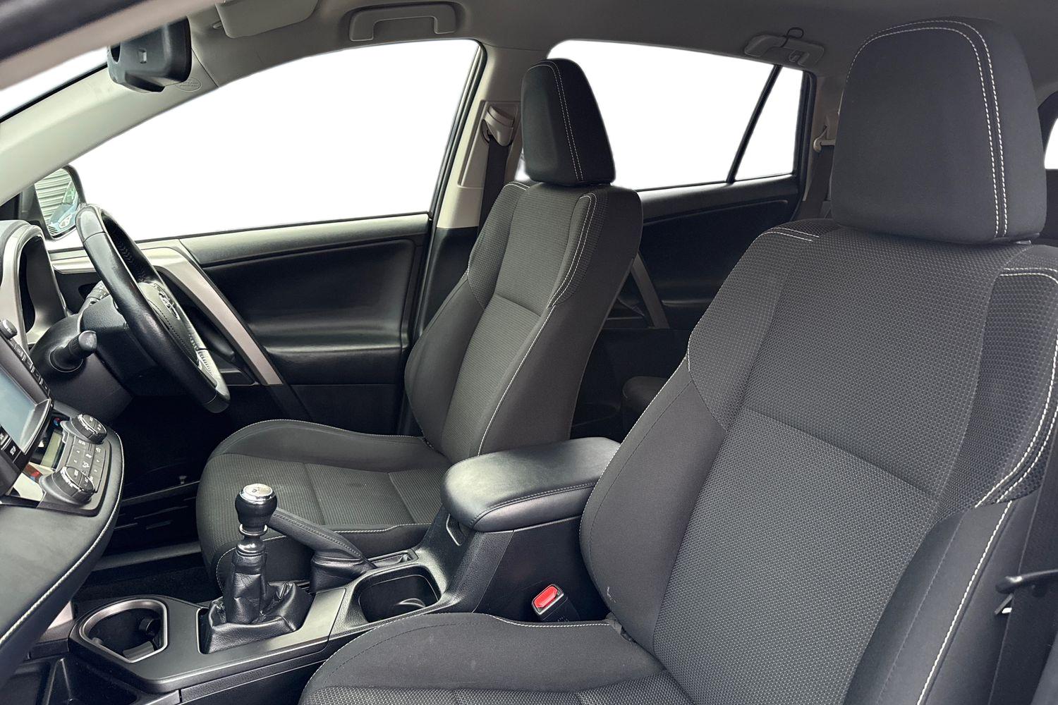 Used Toyota RAV4 2017 for sale - 77615891: Photo 16