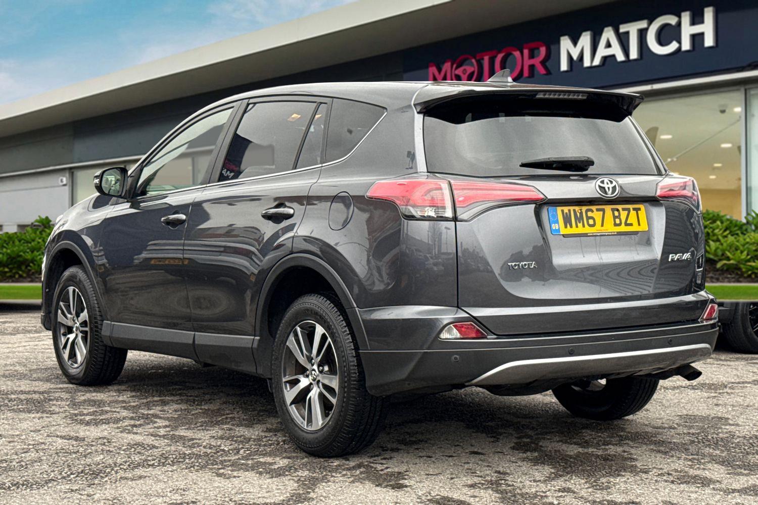 Used Toyota RAV4 2017 for sale - 77615891: Photo 2